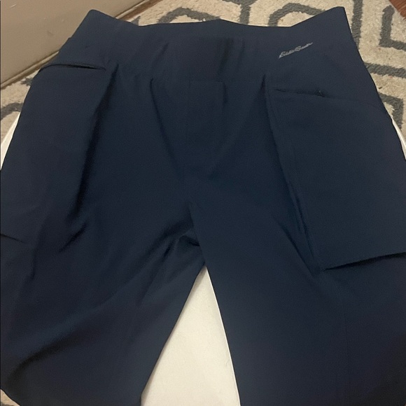 Eddie Bauer Women’s Size 4 Trail Pants Navy Cargo Pockets Hiking Outdoor Stretch - Picture 2 of 15